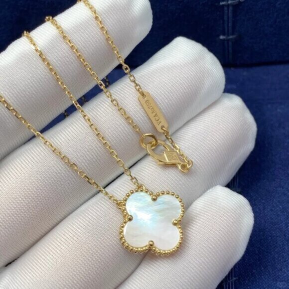 ✅Authentic Van Cleef & Arpels 18K Yellow Gold Necklace - Picture 3 of 11